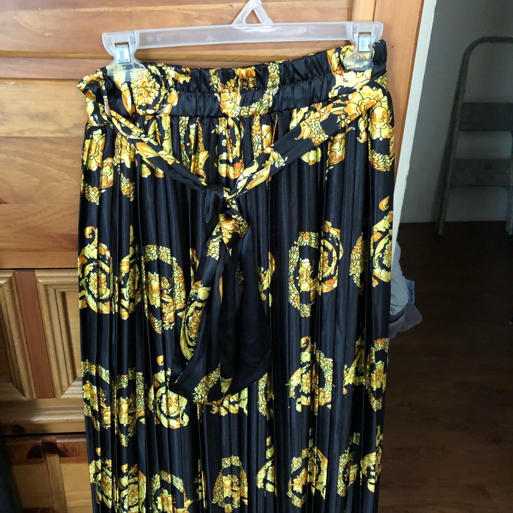 Ms bling long beautiful pleated skirt - Picture 2 of 5